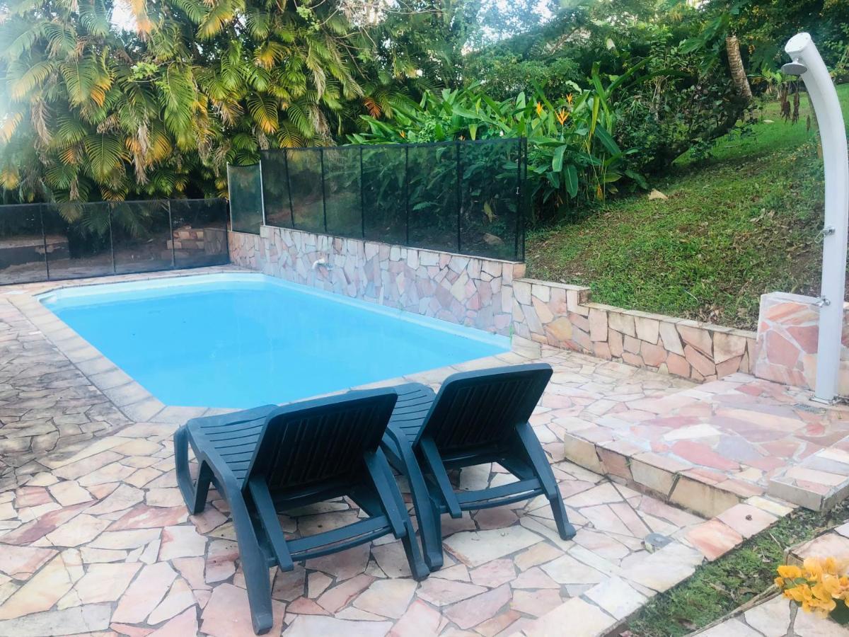 Charmant Bungalow Avec Piscine Saint-Joseph Экстерьер фото